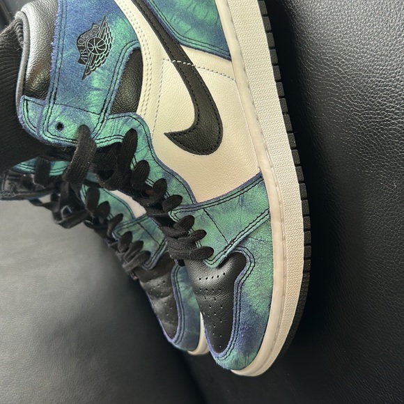 Wmns Air Jordan 1 Retro High OG 'Tie-Dye - Picture 2 of 4